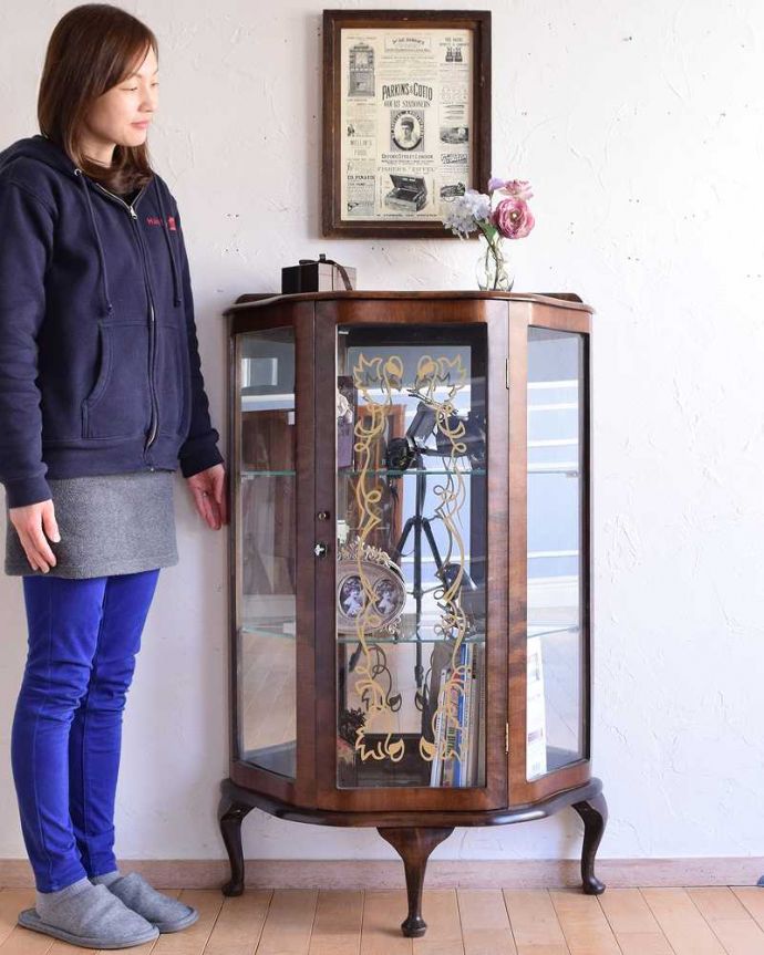 アンティークのキャビネット アンティーク家具 ミラーがキラッと輝くアンティークのショーケース、英国のガラスキャビネット。キラキラに輝くガラスのキャビネット。(q-1436-f)