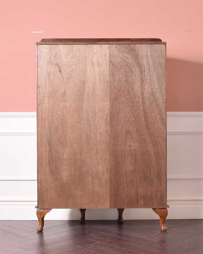 アンティークのキャビネット　アンティーク家具　美しいガラス扉のアンティーク家具、英国輸入のガラスキャビネット（飾り棚）。実は後ろから見てもキレイなんです。(q-1437-f)