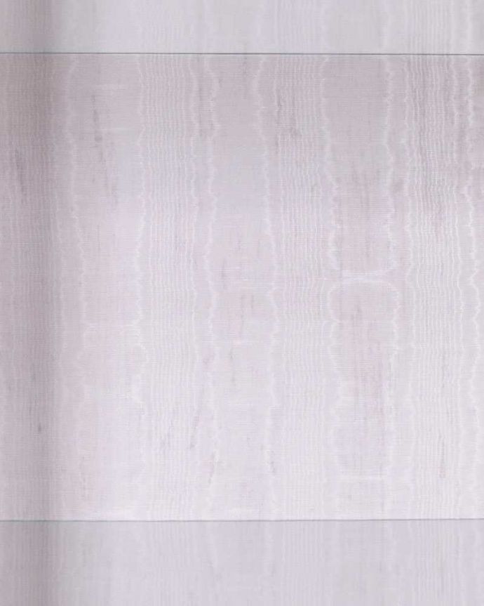 アンティークのキャビネット　アンティーク家具　イギリス輸入のアンティーク家具、お花のガーランドが素敵なガラスキャビネット。新しいものに張り替えました。(q-1438-f)