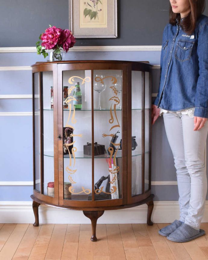 英国アンティークのガラスキャビネット