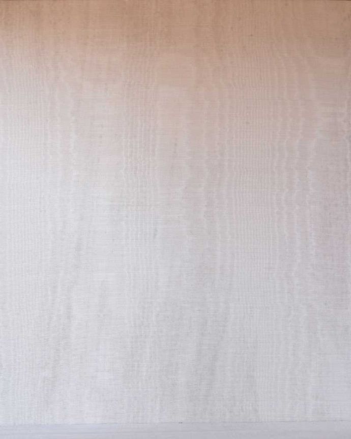 アンティークのキャビネット　アンティーク家具　上品な英国スタイルのアンティーク家具　ガラス扉のキャビネット。新しいものに張り替えました。(q-1440-f)