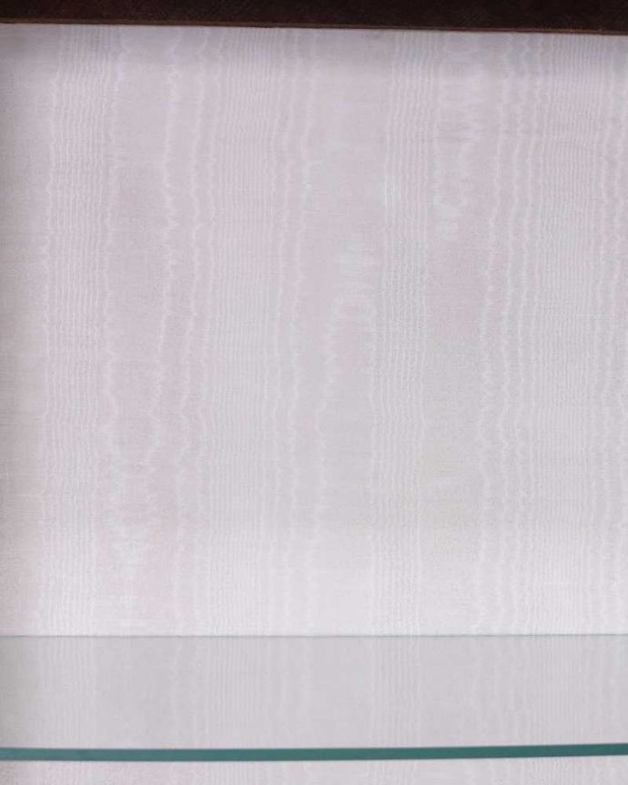 アンティークのキャビネット アンティーク家具 ウォルナット材のアンティーク家具、英国輸入のガラスキャビネット(ショーケース)。新しいものに張り替えました。(q-1442-f)