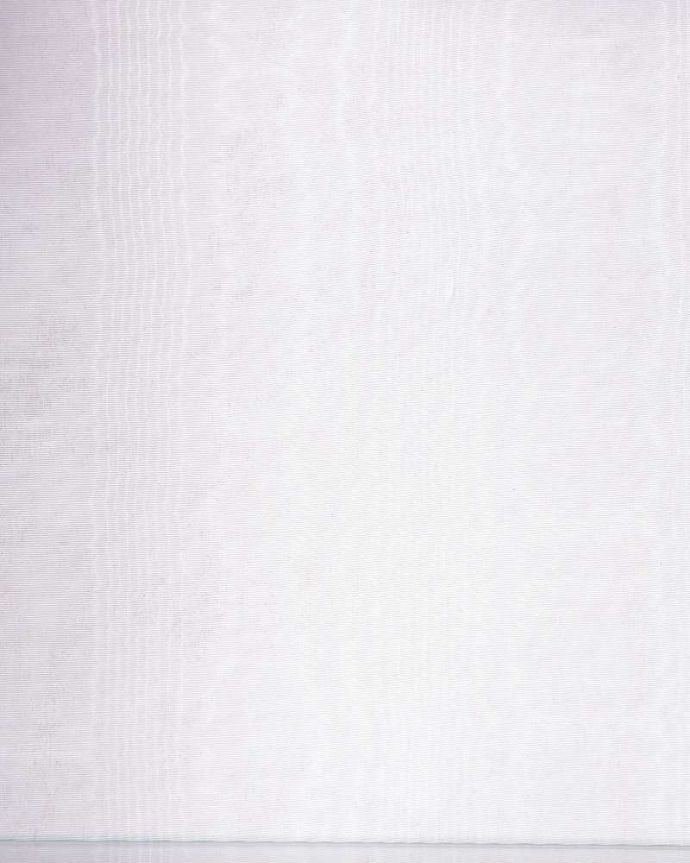 アンティークのキャビネット　アンティーク家具　英国輸入のアンティーク家具、美しいハーフムーンのガラスキャビネット（飾り棚）。新しく貼り替えましたキャビネットに似合う生地を選んで張り替えた背板。(q-1443-f)