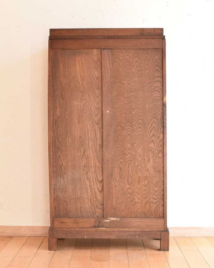 アンティークのキャビネット アンティーク家具 美しいガラス扉のアンティーク家具、飾り棚にもなるアンティークブックケース。後ろ姿もキレイです。(q-1451-f)