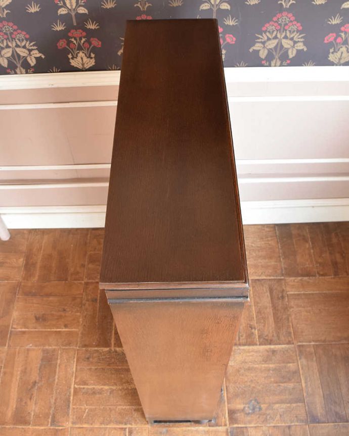 アンティークのキャビネット アンティーク家具 オーク材の素敵なアンティーク家具、イギリスのブックケース(本棚)。上から見てみると…家具の形はこんな感じです。(q-1453-f)