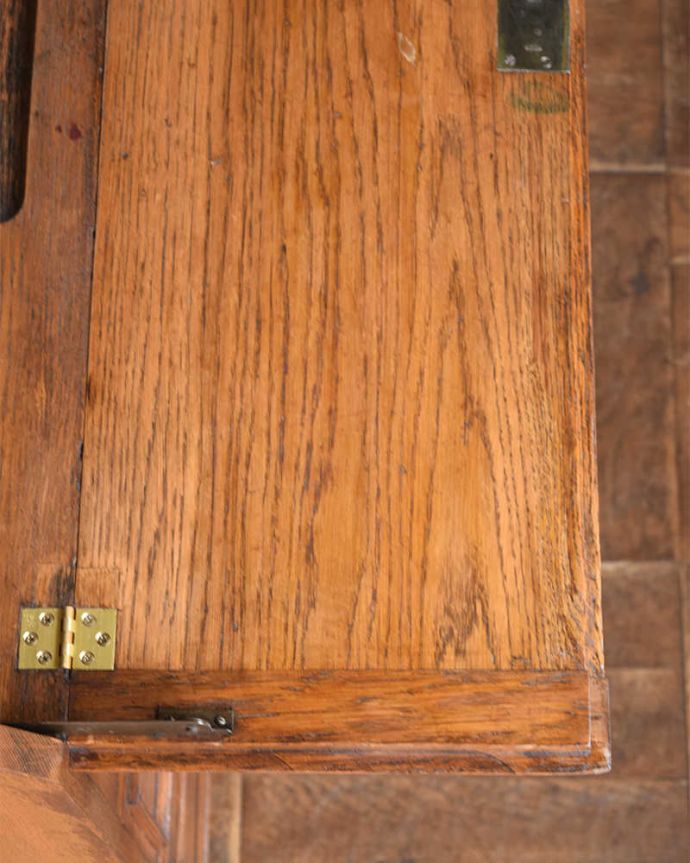 ビューロー　アンティーク家具　英国のアンティーク家具、ステンドグラス入りのビューローブックケース。天板部分もキレイですやっぱりデスクの天板部分は気になるポイント。(q-1455-f)