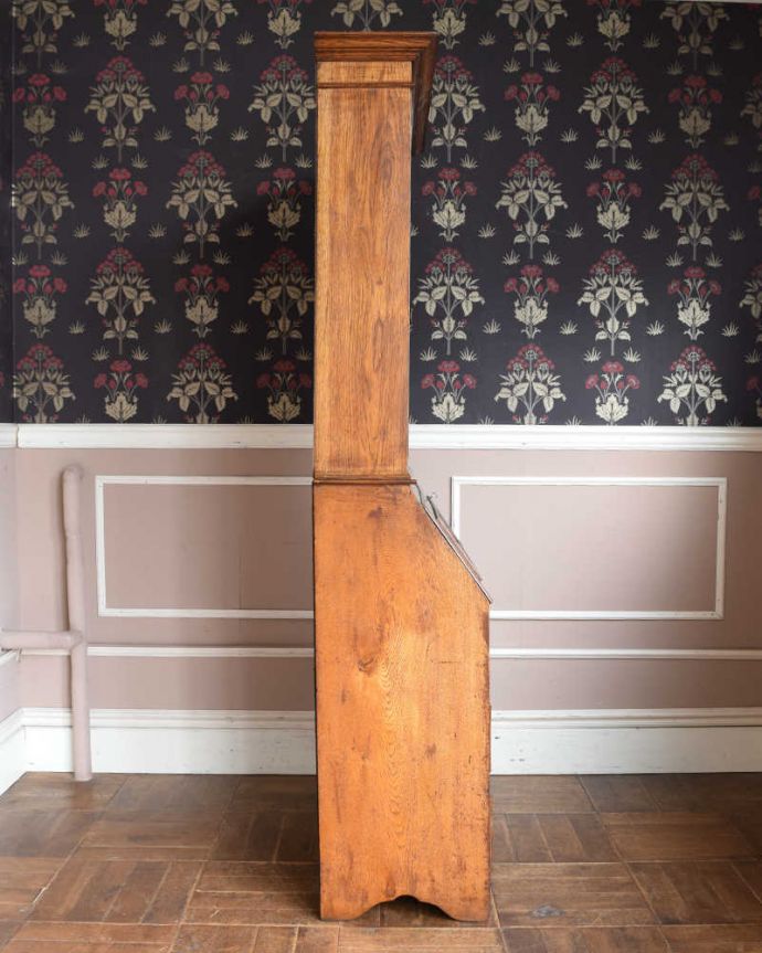 ビューロー　アンティーク家具　英国のアンティーク家具、ステンドグラス入りのビューローブックケース。横から見た姿もステキ横から見てみるとこんな感じです。(q-1455-f)