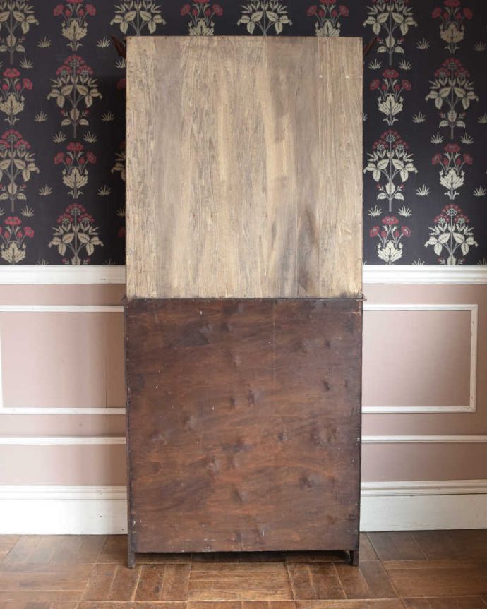 ビューロー　アンティーク家具　英国のアンティーク家具、ステンドグラス入りのビューローブックケース。後ろ姿までキレイです。(q-1455-f)