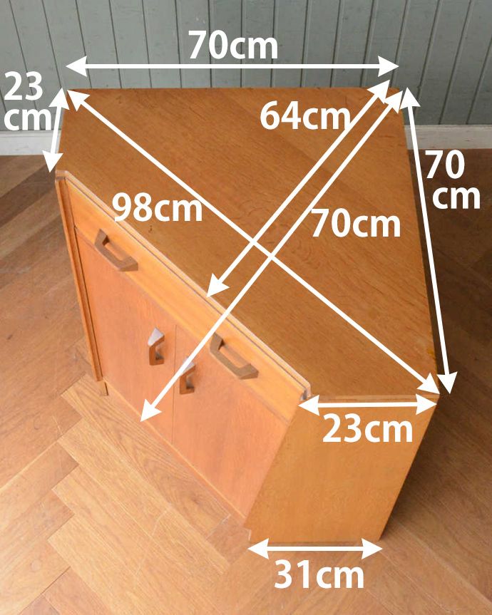 G-PLAN(Gプラン)　アンティーク家具　北欧スタイルのヴィンテージ家具、G-PLANのコーナーキャビネット。。(q-1456-f)