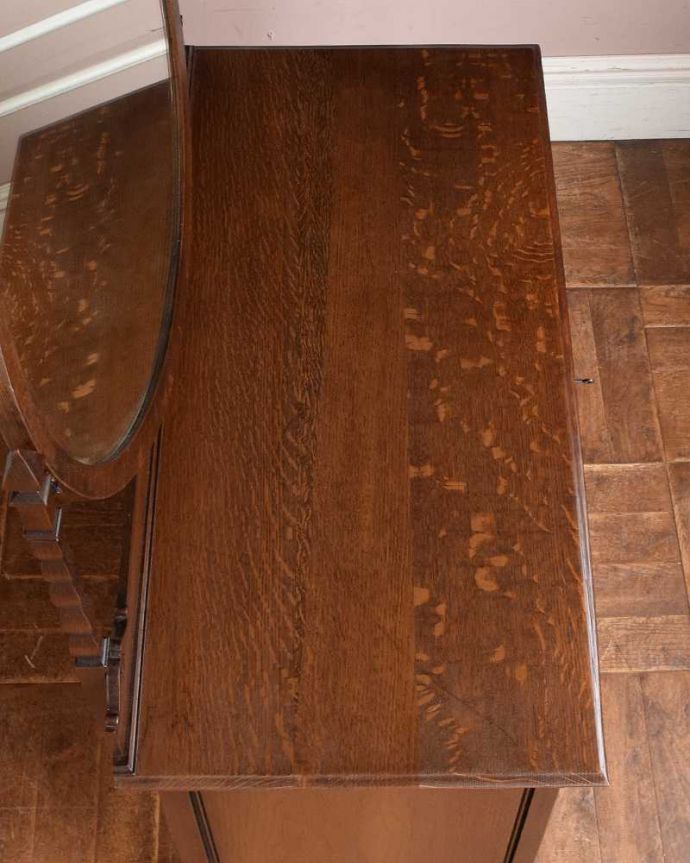 アンティークドレッサーの天板