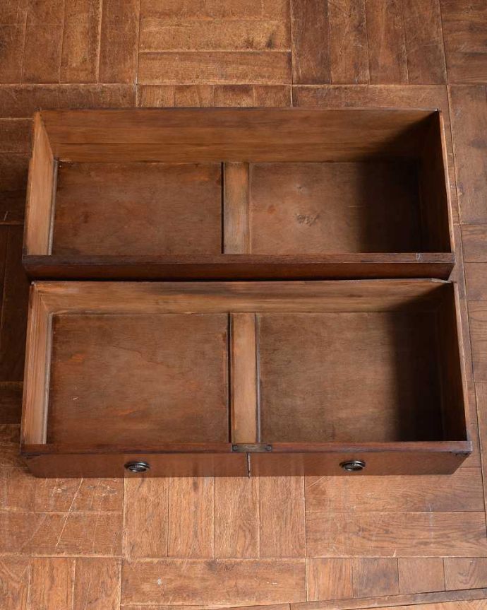 ドレッサーの引き出しの中