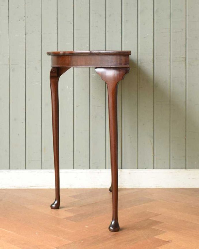 アンティークのテーブル　アンティーク家具　イギリスから届いたアンティーク家具、マホガニー材のハーフムーンコンソールテーブル。グルッと180度。(q-1459-f)