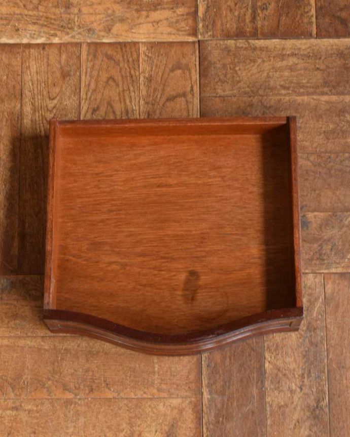 アンティークのテーブル　アンティーク家具　英国のアンティーク家具、脚の装飾が美しいマホガニー材のコンソールテーブル。中身ももちろんキレイですちょっとした引き出しがあると、なんだか便利に使えちゃうんです。(q-1460-f)