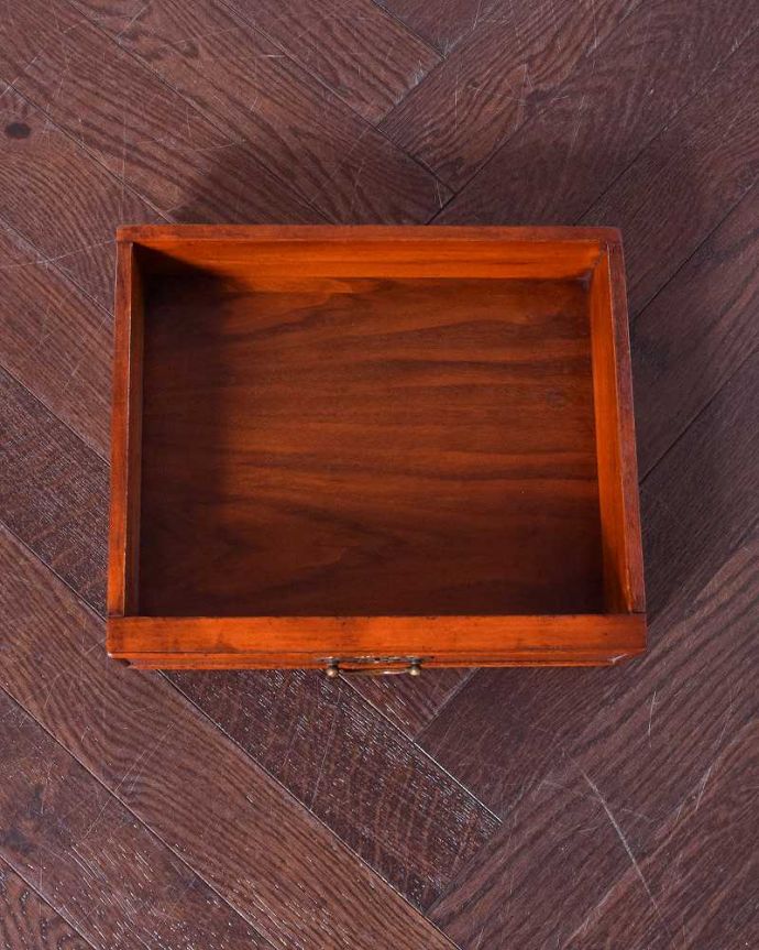 アンティークのテーブル　アンティーク家具　英国輸入のアンティーク家具、バタフライテーブル（伸張式のコーヒーテーブル） 。引き出しの中もキレイに修復しました。(q-1462-f)