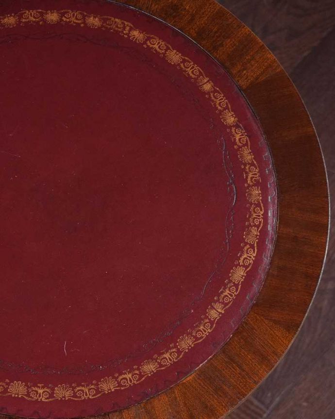 アンティークのテーブル アンティーク家具 英国輸入のアンティークの家具、引き出し付きのドラムテーブル(マホガニー材)。天板も修復したのでキレイです修復の際、塗装もキレイにしました。(q-1463-f)