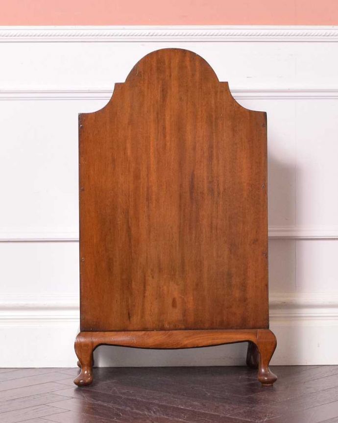 マガジンラック アンティーク家具 英国輸入のアンティーク収納家具、雑誌や新聞を入れるマガジンラック。後ろ姿も見てください。(q-1466-f)