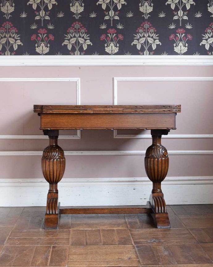 アンティークのテーブル　アンティーク家具　脚と脚先、両方の彫で重厚感UP！英国らしいアンティークのドローリーフテーブル。横から見るとこんな感じ真横から見てみるとこんな感じ。(q-1476-f)