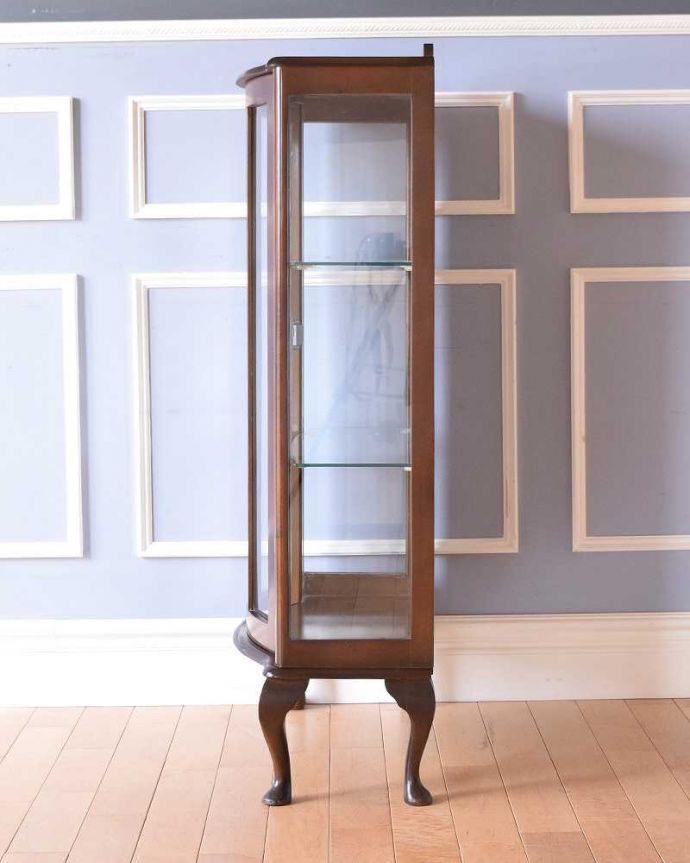 アンティークのキャビネット アンティーク家具 英国のクラシックなアンティーク家具、ミラーがキラキラ輝くガラスキャビネット(飾り棚)。横から見てもステキ背板以外の三方向がガラスで囲まれたキャビネット。(q-1479-f)