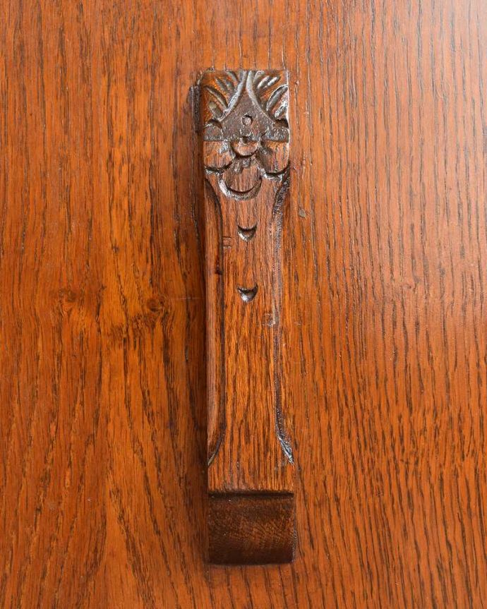 アンティークのキャビネット アンティーク家具 重厚感のある英国アンティーク家具、イギリスのブックケース(本棚)。アンティークらしい取っ手ほっこりとした風合いがいい取っ手。(q-1486-f)