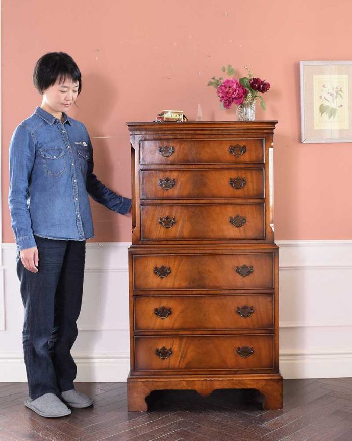 アンティークのチェスト アンティーク家具 ウォルナット材を贅沢に使用したアンティーク家具、チェストオンチェスト(6段)。チェストの上に、もう1つチェスト!まるで2つのチェストが重なっているようなデザインのトールボーイ。(q-1489-f)
