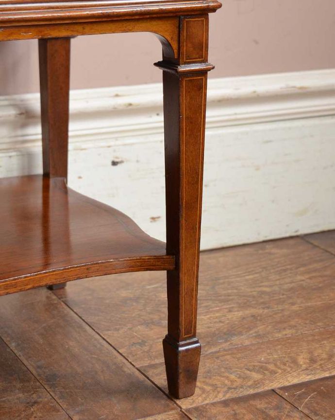 アンティークのキャビネット　アンティーク家具　美しいマホガニー材を使った高級感たっぷりのミュージックキャビネット（アンティークキャビネット）。女性１人でラクラク運べちゃうんですHandleのアンティークは、脚の裏にフェルトキーパーをお付けしています。(q-1496-f)