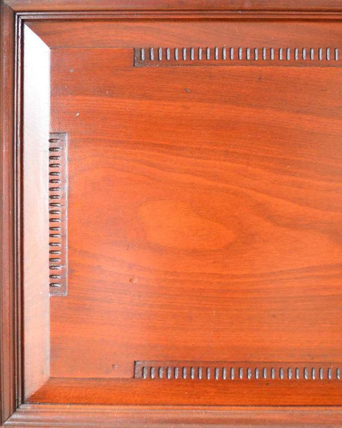 ビューロー　アンティーク家具　キレイなアンティーク家具、英国のビューローブックケース（本棚とデスク） 。惚れ惚れしちゃう美しさこんなに堅い無垢材に一体どうやって彫ったんだろう？と不思議になるくらい細かい彫にうっとりです。(q-1505-f)