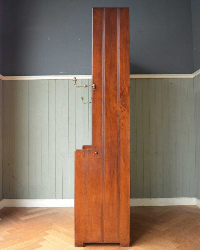 ビューロー　アンティーク家具　キレイなアンティーク家具、英国のビューローブックケース（本棚とデスク） 。横から見た姿もステキ横から見てみるとこんな感じです。(q-1505-f)