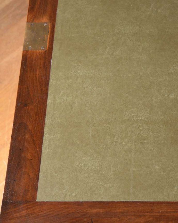 ビューロー　アンティーク家具　キレイなアンティーク家具、英国のビューローブックケース（本棚とデスク） 。天板部分もキレイですやっぱりデスクの天板部分は気になるポイント。(q-1505-f)