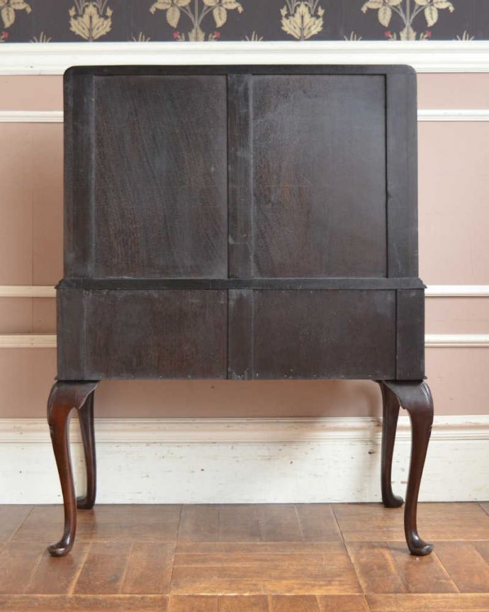 ビューロー　アンティーク家具　美しいアンティーク英国輸入家具、マホガニー材のビューロー（デスク）。後ろ姿もキレイですアンティークは新品ではないので、もちろん経年変化によるキズはありますが、見えない所も専門の職人がしっかり修復しました。(q-1507-f)