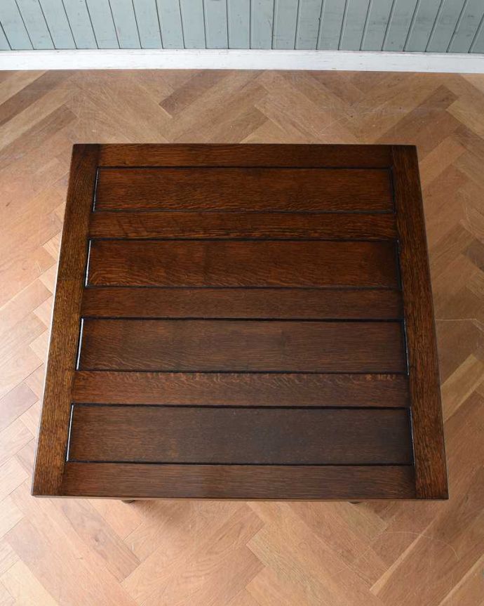 アンティークのテーブル アンティーク家具 英国輸入のアンティーク家具、ツイストが美しいドローリーフテーブル(ダイニングテーブル)。上から見るとこんな形リーフを開く前はこんな形です。(q-1508-f)