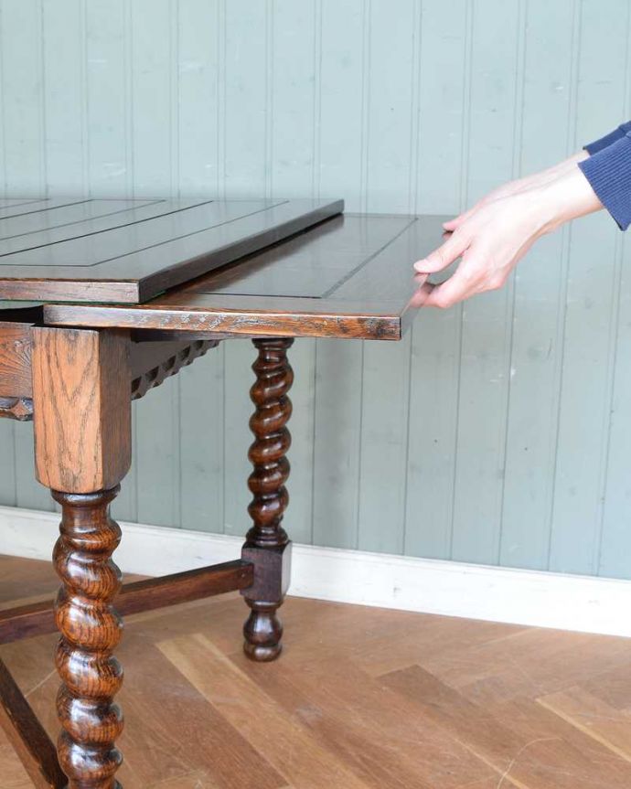 アンティークのテーブル アンティーク家具 英国輸入のアンティーク家具、ツイストが美しいドローリーフテーブル(ダイニングテーブル)。誰でもカンタン!引っ張るだけでOK。(q-1508-f)