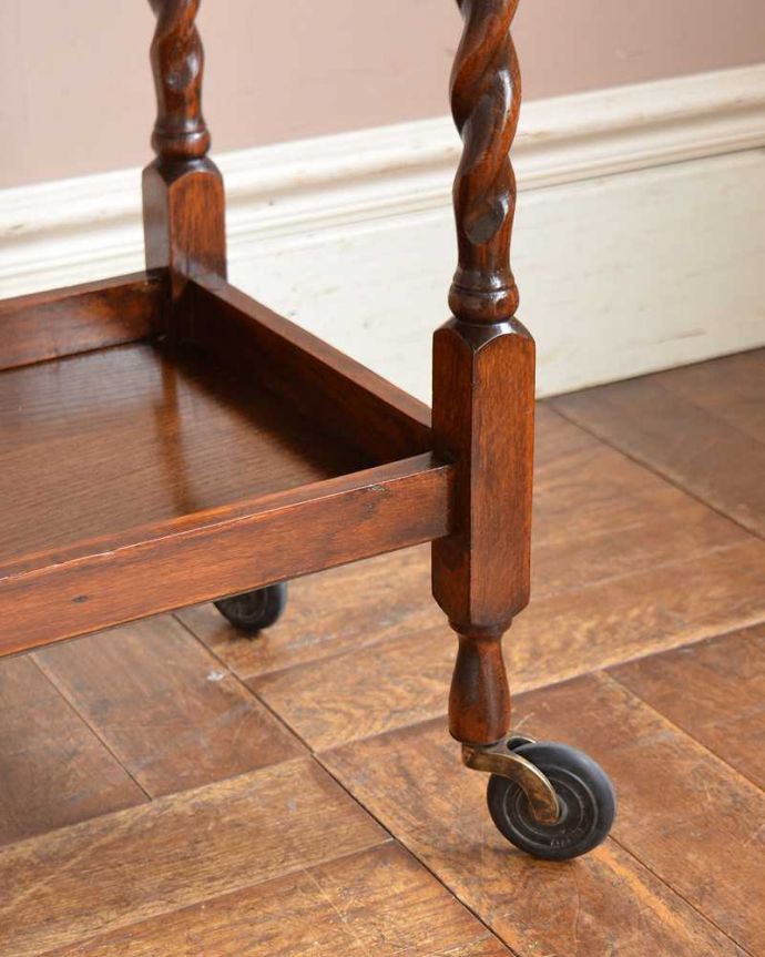 アンティークのワゴン・トローリー アンティーク家具 英国アンティーク家具、伸張式天板&引き出し付きの機能的なトローリー。ちゃんと動きます脚先にはキャスターが。(q-1524-f)