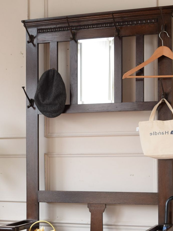 コート掛けになるアンティーク家具