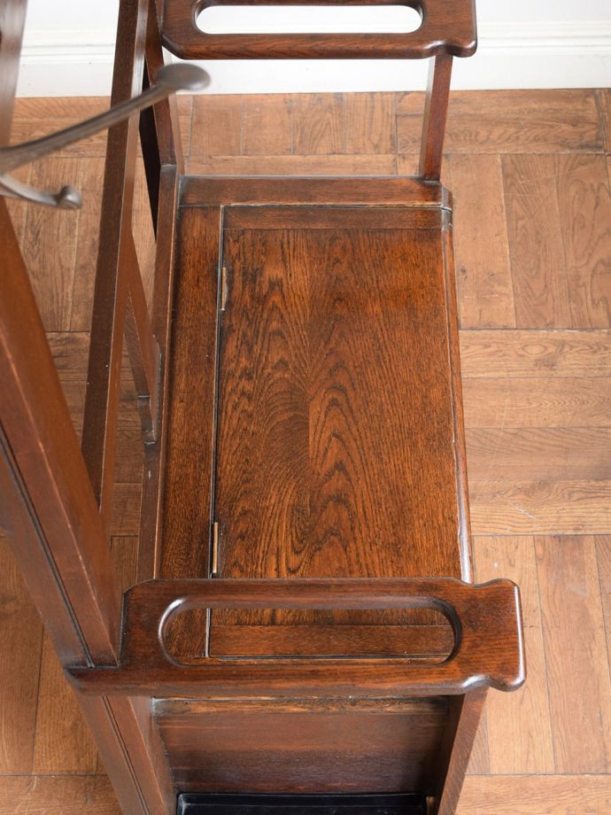 アンティークのホールスタンドの天板