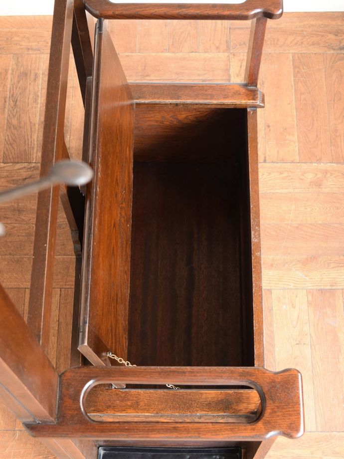 ベンチ付きのアンティーク家具