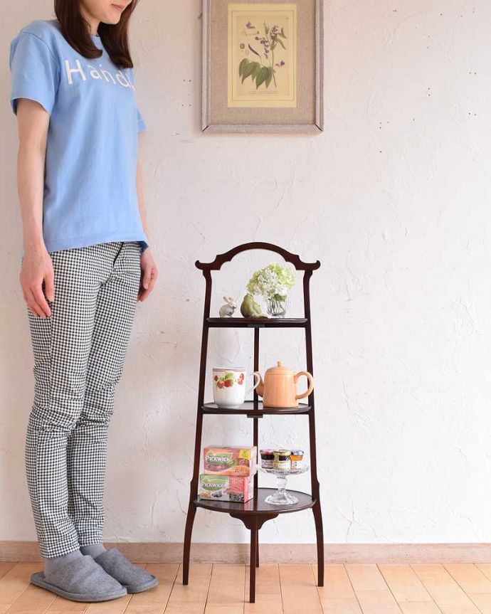 プランツスタンド・ケーキスタンド　アンティーク家具　英国のアフタヌーンティーを自宅で楽しめる、マホガニー材のアンティークケーキスタンド 。英国アフタヌーンティーのために作られた家具19世紀末に屋外でのアフタヌーンティーを楽しむために作られた木製のケーキスタンド。(q-1529-f)