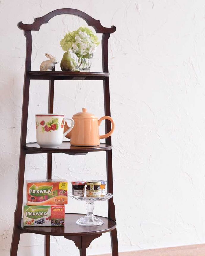 プランツスタンド・ケーキスタンド　アンティーク家具　英国のアフタヌーンティーを自宅で楽しめる、マホガニー材のアンティークケーキスタンド 。自分流の使い方で自由に楽しめますもともとお皿を乗せて運んで使っていた小さなアンティーク家具。(q-1529-f)