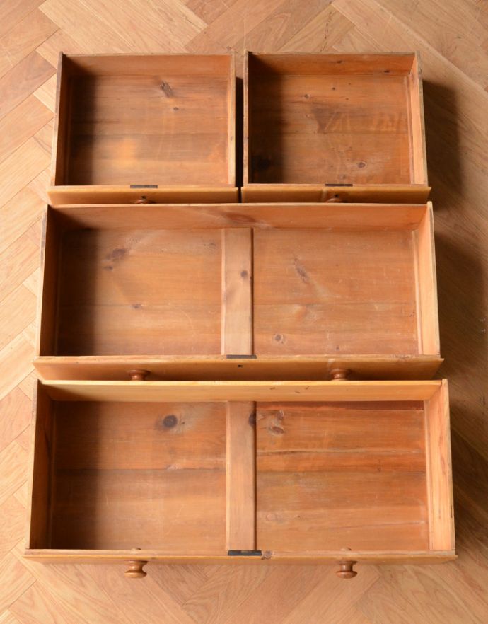 アンティークのチェスト　アンティーク家具　タイル入りのアンティーク家具、可愛いウォッシュスタンド（チェスト）。タオルやリネンが入っていた引き出し顔や手を洗って、引き出しの中からタオルを取り出して使っていたチェストタイプのウォッシュスタンド。(q-153-f-2)