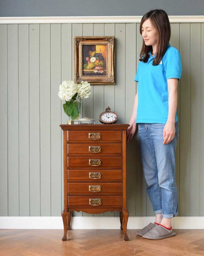 アンティークのチェスト　アンティーク家具　お洒落なアンティーク英国家具、ミュージックキャビネット（収納家具）。楽譜のために作られた贅沢なミュージックチェストスラーッとスタイルがよく、薄い引き出しがたくさん付いたチェストは、もともと楽譜の収納場所として作られた贅沢なチェストなんです。(q-1532-f)