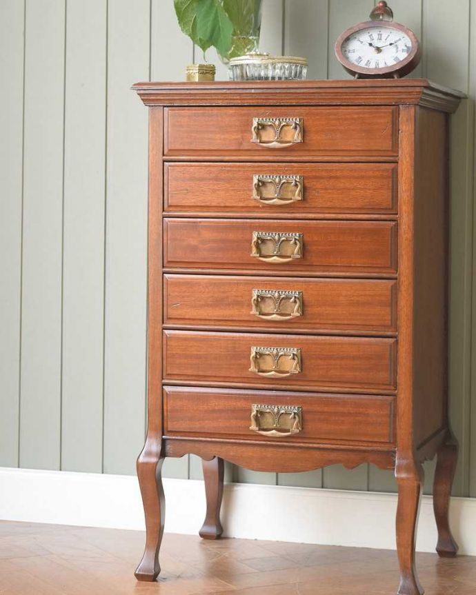 アンティークのチェスト　アンティーク家具　お洒落なアンティーク英国家具、ミュージックキャビネット（収納家具）。厚みがない引き出しはとっても便利に使えます楽譜用に作られた低い引き出しがたくさんあるので、細々としたものを分けて収納できます。(q-1532-f)