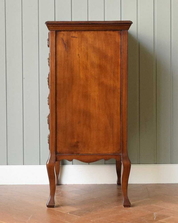 アンティークのチェスト　アンティーク家具　お洒落なアンティーク英国家具、ミュージックキャビネット（収納家具）。横から見てもステキ横から見た姿も英国アンティークらしくこんなにカッコいいんです。(q-1532-f)