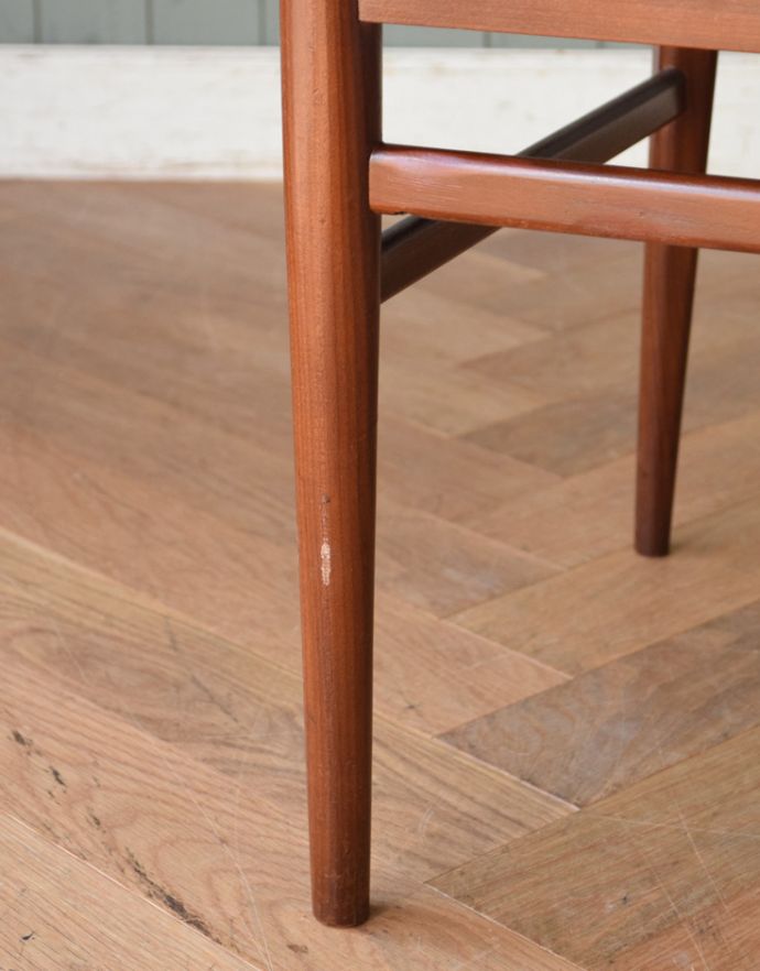 アンティークチェアの脚