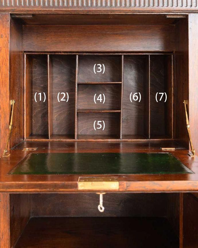 ビューロー　アンティーク家具　アンティークの英国輸入家具、本棚とビューローが付いた多機能なサイドバイサイド。扉を開けてみると･･･専門の職人がしっかり修復したので、扉の中もこんな感じでキレイです。(q-1552-f)