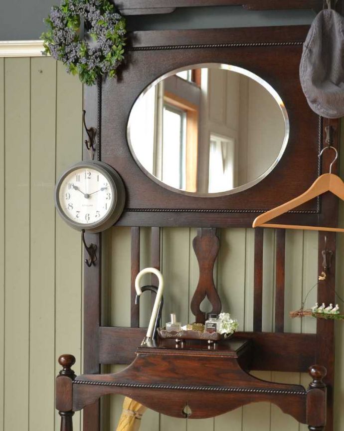 アンティークの玄関収納　アンティーク家具　ミラー付の英国らしいアンティーク家具、玄関の収納家具のホールスタンド（コート掛け） 。玄関を華やかにしてくれる英国らしい家具お家に来た方が必ず訪れる場所が玄関。(q-1564-f)