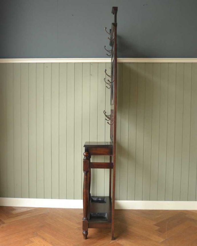 アンティークの玄関収納　アンティーク家具　ミラー付の英国らしいアンティーク家具、玄関の収納家具のホールスタンド（コート掛け） 。横から見てもステキ横から見るとこんな感じ。(q-1564-f)