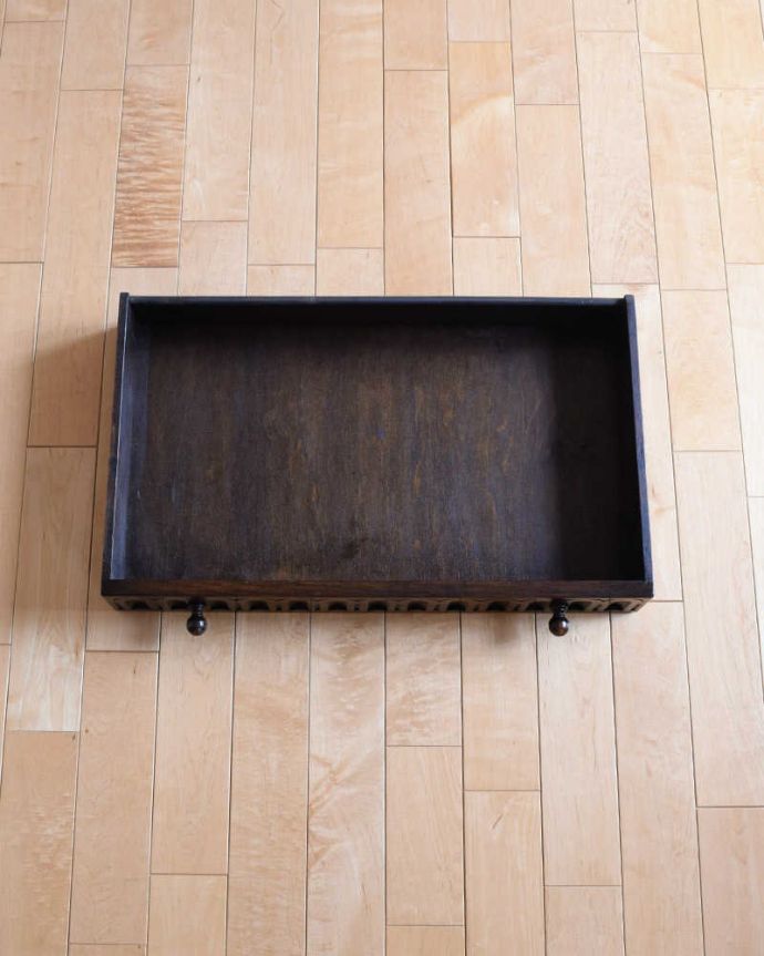 アンティークのテーブル アンティーク家具 バンブモチーフの脚が美しい、イギリス輸入のアンティークホールデスク(引き出し付き)。引き出しの中もキレイに修復しました。(q-1570-f)