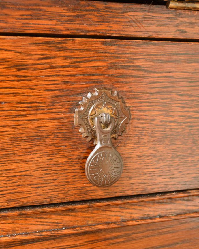 ビューロー アンティーク家具 重厚なオーク材のビューローブックケース、イギリス輸入のアンティーク家具。開けるたびに、ワクワクしちゃう。(q-1573-f)