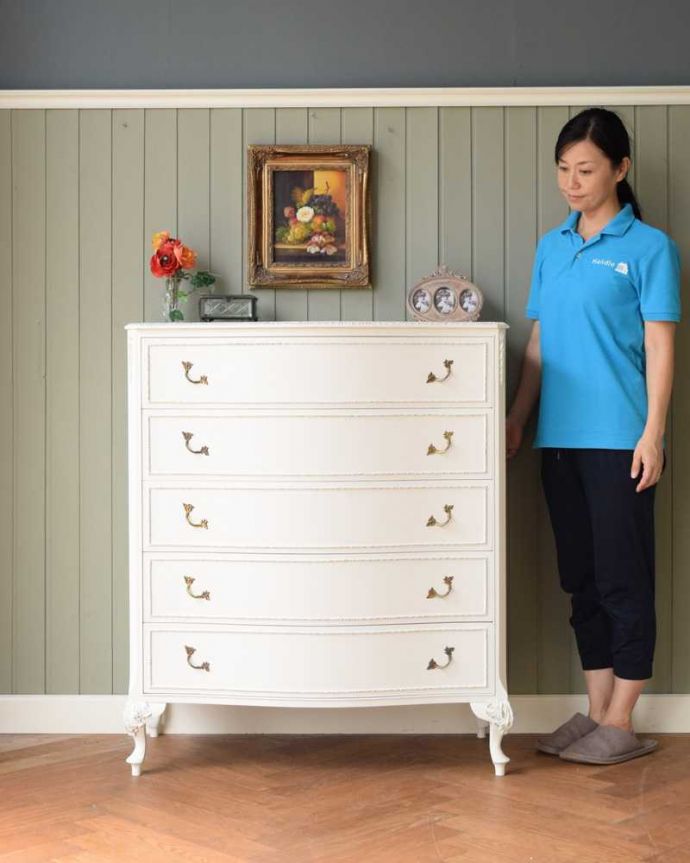 アンティークのチェスト　アンティーク家具　ドレッシーなアンティークのフレンチ家具、5段引き出しのチェスト。毎日がお姫様気分。(q-1574-f)