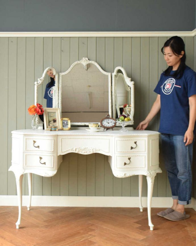 アンティークのドレッサー　アンティーク家具　憧れの可愛いドレッシングテーブル（鏡台）、アンティークのフレンチインテリア。いつでもお姫様気分。(q-1575-f)