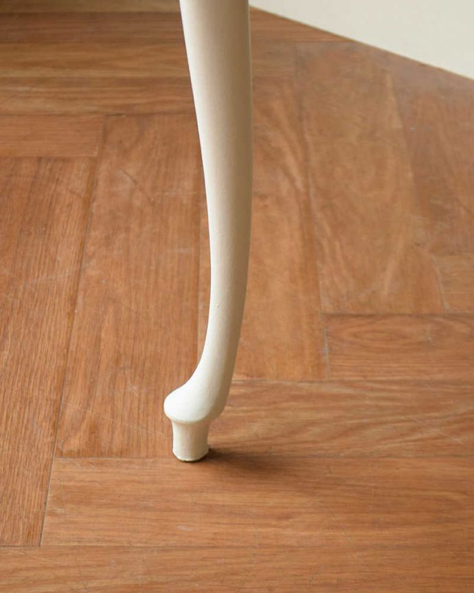 アンティークのドレッサー　アンティーク家具　憧れの可愛いドレッシングテーブル（鏡台）、アンティークのフレンチインテリア。女性1人でラクラク運べちゃう仕掛けHandleのアンティークは、脚の裏にフェルトキーパーをお付けしています。(q-1575-f)